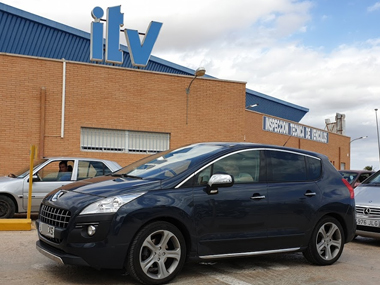 Peugeot 3008 waiting in line to begin ITV import test Peugeot 3008 waits at ITV